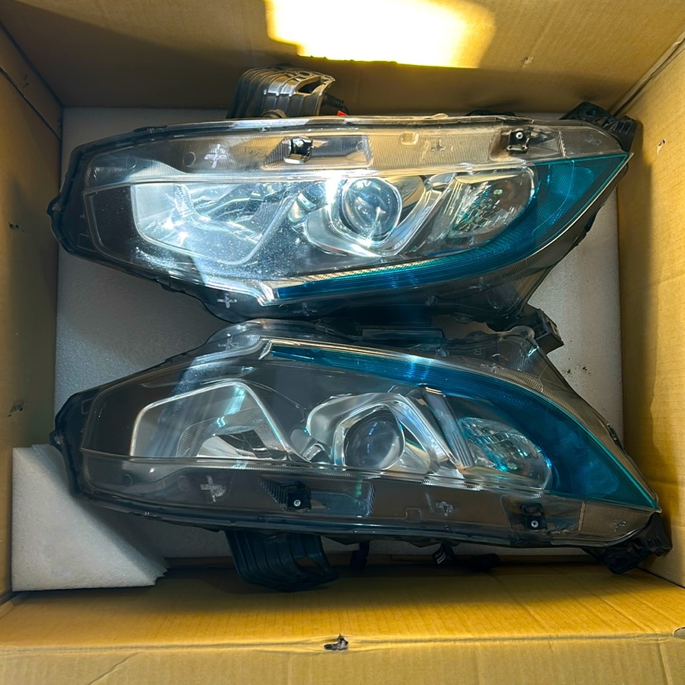 2018 Honda Civic Manufacturer headlights (with removable blue film)